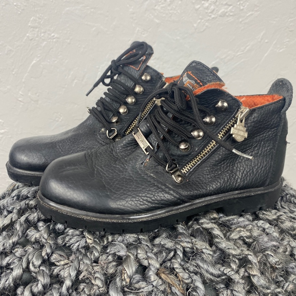 Women’s Harley Davidson leather boots, Left 5.5 Right 6.5 - fits best on size 6